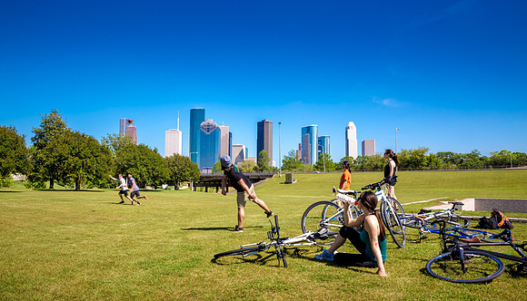 6 friends, 6 bikes and a pigskin...
